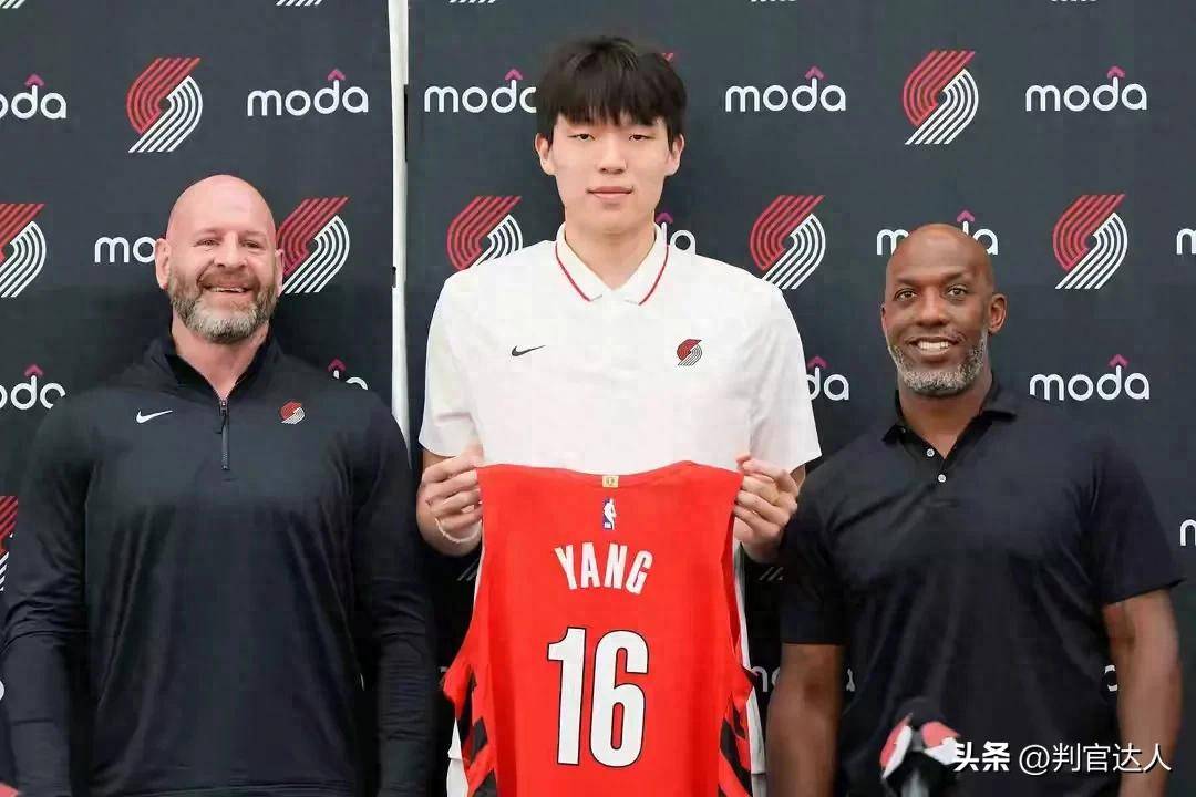 杨瀚森夏联首训获好评!教练称赞成熟队友感慨太会传球(杨瀚森在cba年薪是多少)