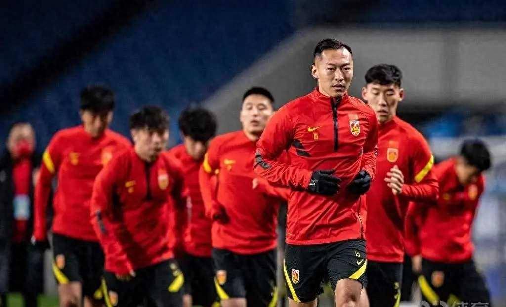 国足选帅消息：40多人报名，100％败率教练也想执教，的简单介绍