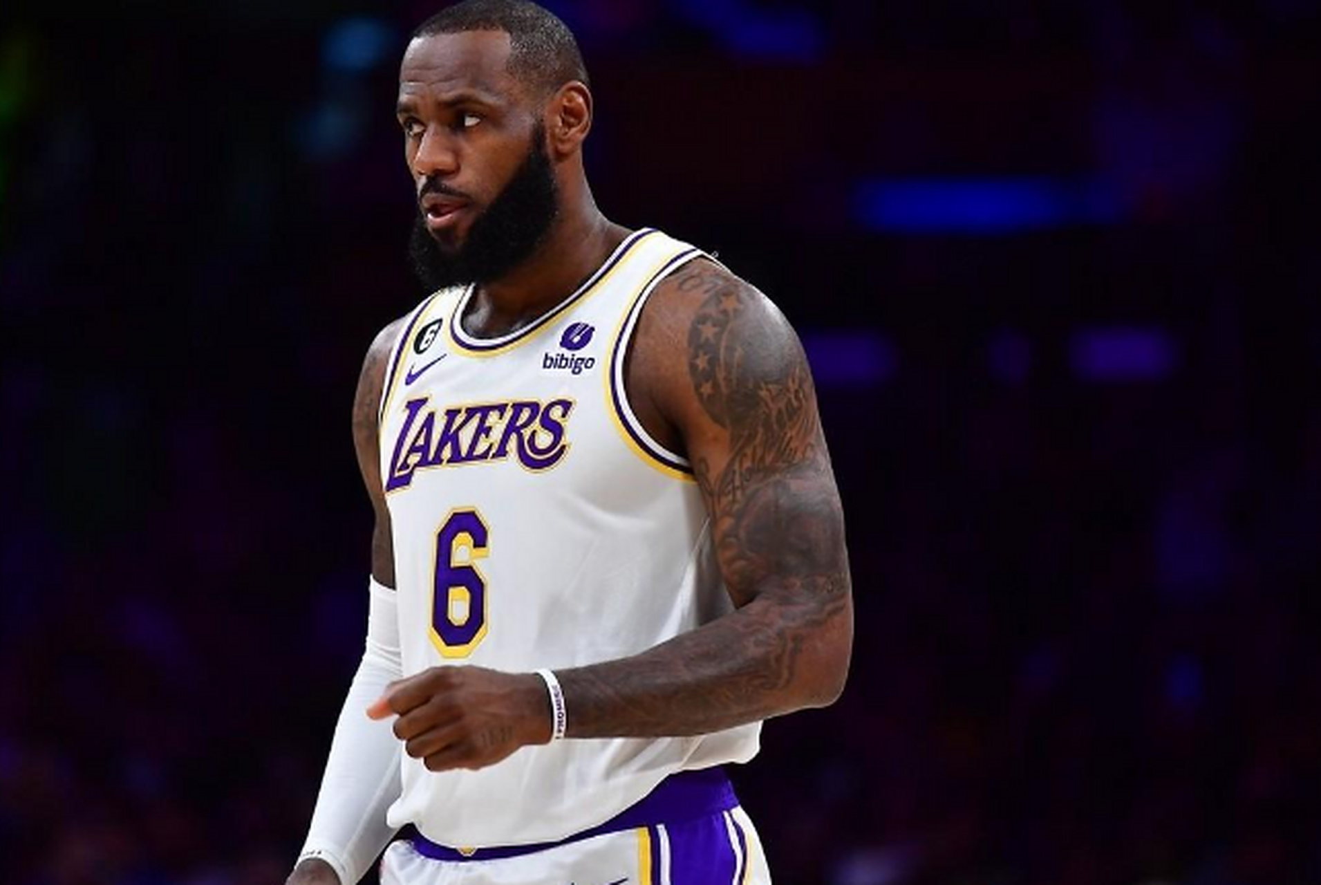 八戒体育-在湖人被立雕像有多难？NBA历史仅6人，詹姆斯有机会吗？的简单介绍