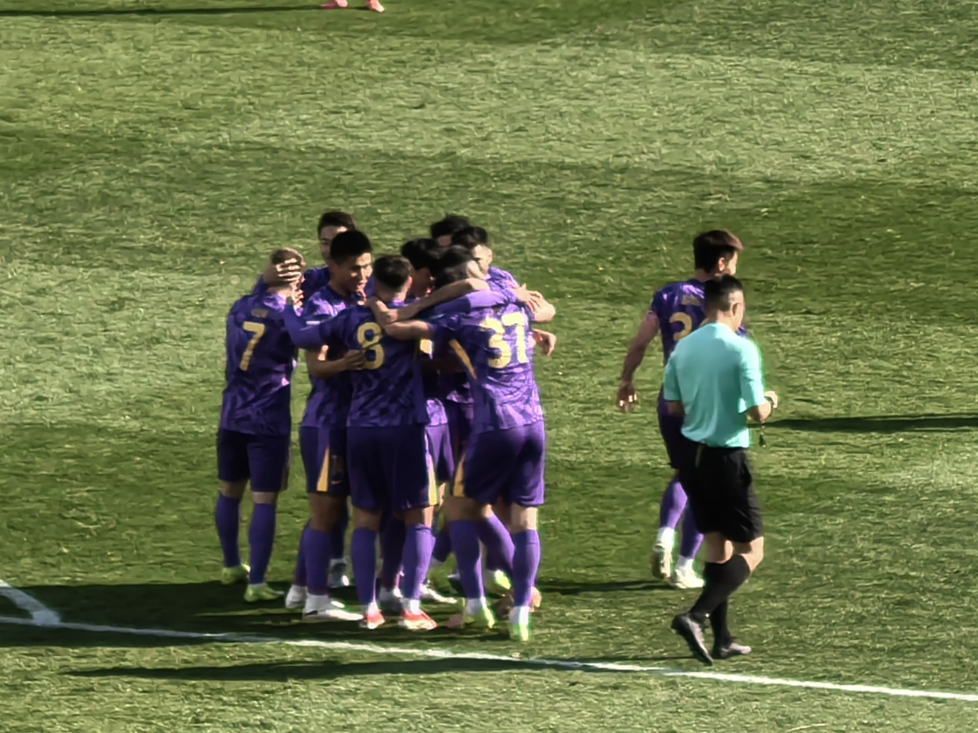 八戒体育-神扑救主+补时绝杀!青岛海牛主场2-0力擒津门虎,保级再现曙光(今天下午青岛海牛比赛直播)