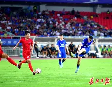 包含李汉倒三角回传，何健插上头球扳平比分，1-1的词条