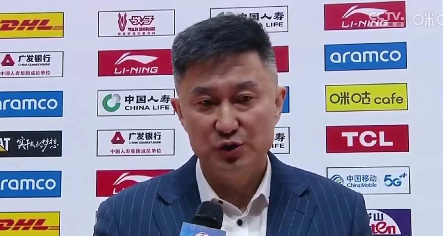 中锋大放异彩，对手实力难以抵挡(队伍建设总结金句)